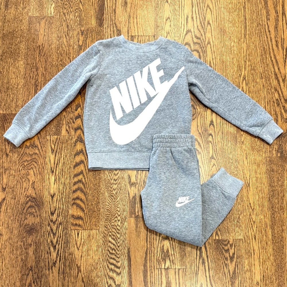 Nike Kids Gray Sweatpants and Sweatshirt Set.